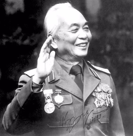 Đại tướng Võ Nguyên Giáp. Đại tướng Võ Nguyên Giáp.