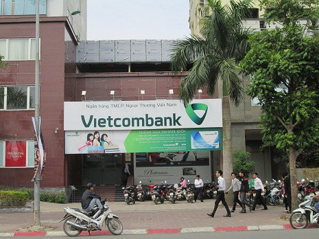 Bên cạnh đó còn có ngân hàng Vietcombank, Bảo Việt Bank, Eximbank, Tiền Phong Bank./. Bên cạnh đó còn có ngân hàng Vietcombank, Bảo Việt Bank, Eximbank, Tiền Phong Bank./.