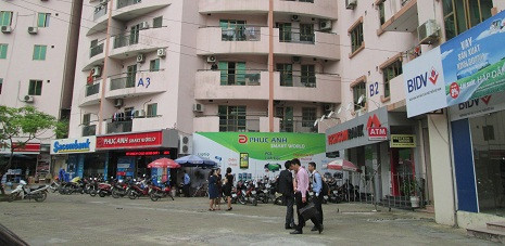 Đường Trần Đăng Ninh (quận Cầy Giấy, HN) cũng có tới 6 ngân hàng trên đoạn đường chưa tới 1 km. Đó là ngân hàng BIDV, Techcombank, Vietcombank, Vietcombank, Agribank, AB Bank. Đường Trần Đăng Ninh (quận Cầy Giấy, HN) cũng có tới 6 ngân hàng trên đoạn đường chưa tới 1 km. Đó là ngân hàng BIDV, Techcombank, Vietcombank, Vietcombank, Agribank, AB Bank.
