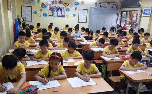 Ngày càng có nhiều học sinh xuất sắc ở bậc tiểu học. (Ảnh minh hoạ: dangcongsan.vn). Ngày càng có nhiều học sinh xuất sắc ở bậc tiểu học. (Ảnh minh hoạ: dangcongsan.vn).