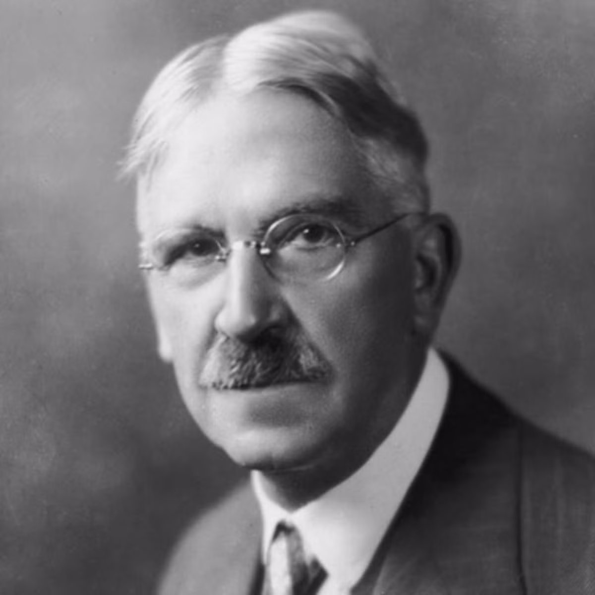 "Giáo dục là cuộc sống" là triết lý giáo dục của John Dewey. (Ảnh: Wikipedia.org)