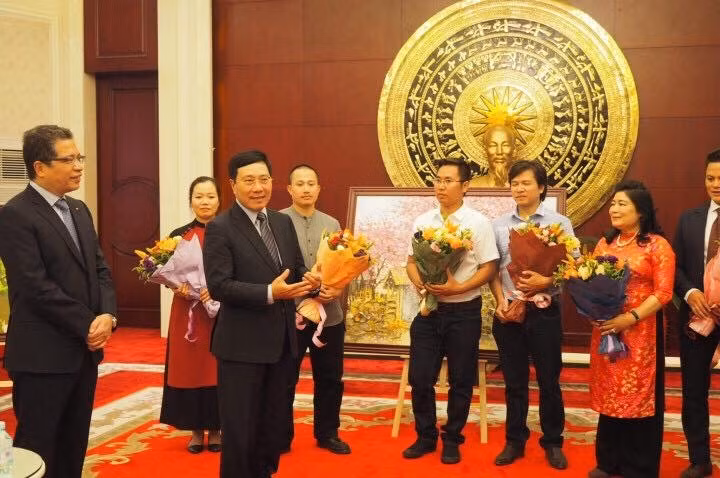 Phó Thủ tướng Phạm Bình Minh rất hoan nghênh ý tưởng và đóng góp của các họa sỹ trong điều kiện kinh tế còn eo hẹp của Nhà nước.