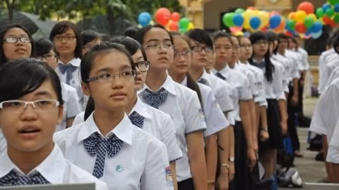 Học trường công lập, có gì không tốt? (Ảnh minh hoạ trên Báo Giáo dục và Thời đại)