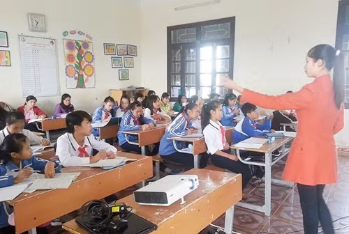 Chấm bài, dự giờ cần người thẳng thắn, nghiêm túc. (Ảnh minh họa: Giaoducthoidai.vn) Chấm bài, dự giờ cần người thẳng thắn, nghiêm túc. (Ảnh minh họa: Giaoducthoidai.vn)