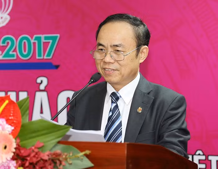 Nhà báo Trần Bá Dung - Ủy viên Ban Thường vụ, Trưởng Ban Nghiệp vụ (Hội Nhà báo Việt Nam) phát biểu tại Hội thảo.
