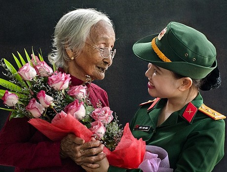 Hình ảnh người phụ nữ Việt Nam đã đi vào trong nhiều tác phẩm văn chương và thi ca. (Ảnh minh họa trên vtv.vn)