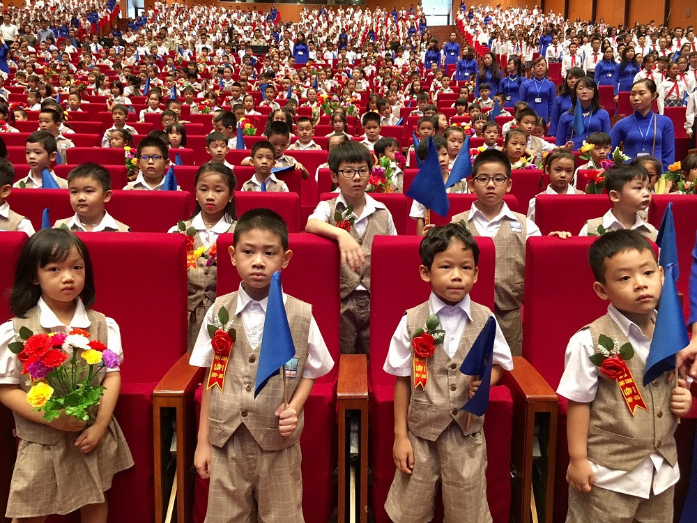 Những "lính mới tò te" mới bắt đầu vào lớp 1 tại Trường Tiểu học Nguyễn Siêu.