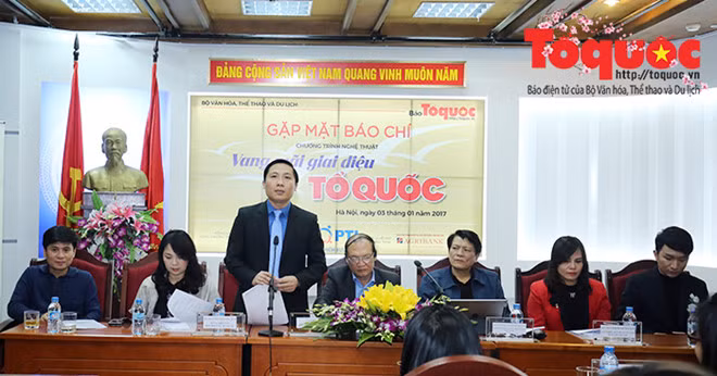 Ban tổ chức và các nghệ sĩ gặp mặt báo chí trước thềm chương trình "Vang mãi giai điệu Tổ Quốc". Ban tổ chức và các nghệ sĩ gặp mặt báo chí trước thềm chương trình "Vang mãi giai điệu Tổ Quốc".