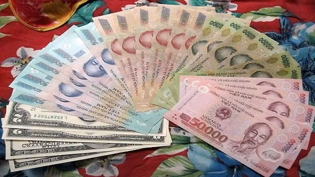 Dạy con cách nhận tiền lì xì sao cho đẹp ảnh 2 Dạy con cách nhận tiền lì xì sao cho đẹp ảnh 2