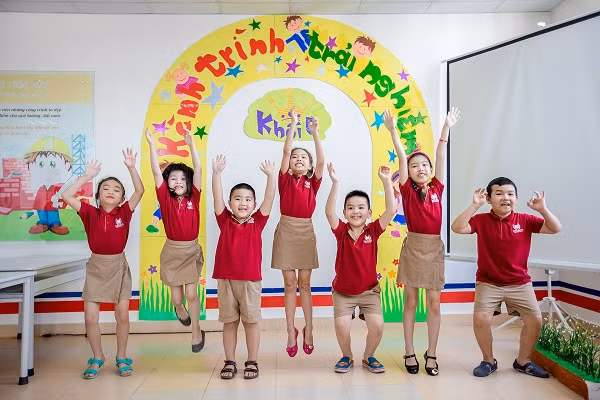 Trại hè Vinschool mang tới chuỗi trải nghiệm thực tế hấp dẫn giúp học sinh trang bị kiến thức và kỹ năng để vươn tới thành công.