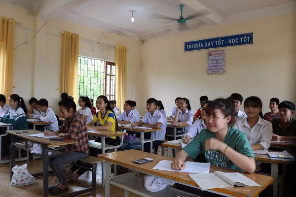 Lớp 9A Trường trung học cơ sở Phan Đình Phùng, Vũ Quang có 9 học sinh trong đội tuyển dự thi học sinh giỏi tỉnh, có 1 em duy nhất đạt giải Khuyến khích.