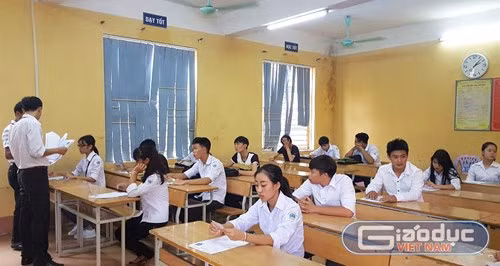 Một số giáo viên đề xuất bỏ kì thi tốt nghiệp trung học phổ thông. (Ảnh minh hoạ: Thùy Linh) Một số giáo viên đề xuất bỏ kì thi tốt nghiệp trung học phổ thông. (Ảnh minh hoạ: Thùy Linh)