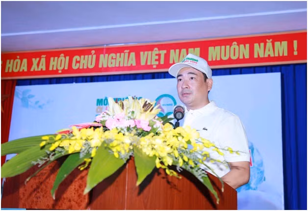 Ông Nguyễn Văn Toàn phát biểu tại gala phát động cuộc thi “Biến đổi khí hậu với cuộc sống”