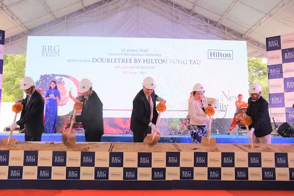 Nghi lễ động thổ khách sạn DoubleTree by Hilton Vũng Tàu. Nghi lễ động thổ khách sạn DoubleTree by Hilton Vũng Tàu.