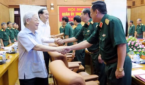 Tổng Bí thư Nguyễn Phú Trọng, Chủ tịch nước Trần Đại Quang với các đại biểu dự hội nghị.