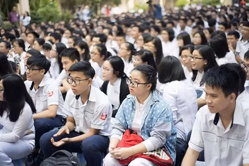 Có những câu chuyện tưởng nhỏ nhưng nhiều khi làm mất cả sự trang trọng cả buổi lễ. (Ảnh minh họa: Vietnamnet.vn)
