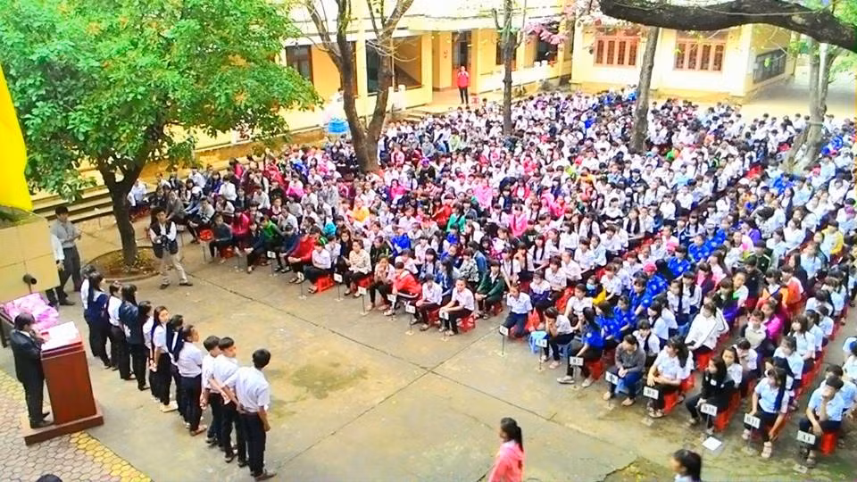 Lúc nãy cũng chưa giới thiệu tôi là...Huyện ủy viên ảnh 2