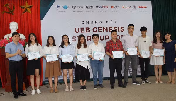 Các đội tuyển xuất sắc tại vòng chung kết cuộc thi “Khởi nghiệp cùng UEB Genesis 2017”.