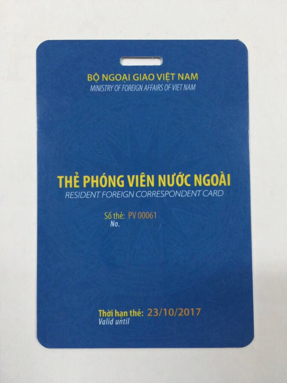 Mẫu thẻ phóng viên nước ngoài được Bộ Ngoại giao Việt Nam cấp. Mẫu thẻ phóng viên nước ngoài được Bộ Ngoại giao Việt Nam cấp.