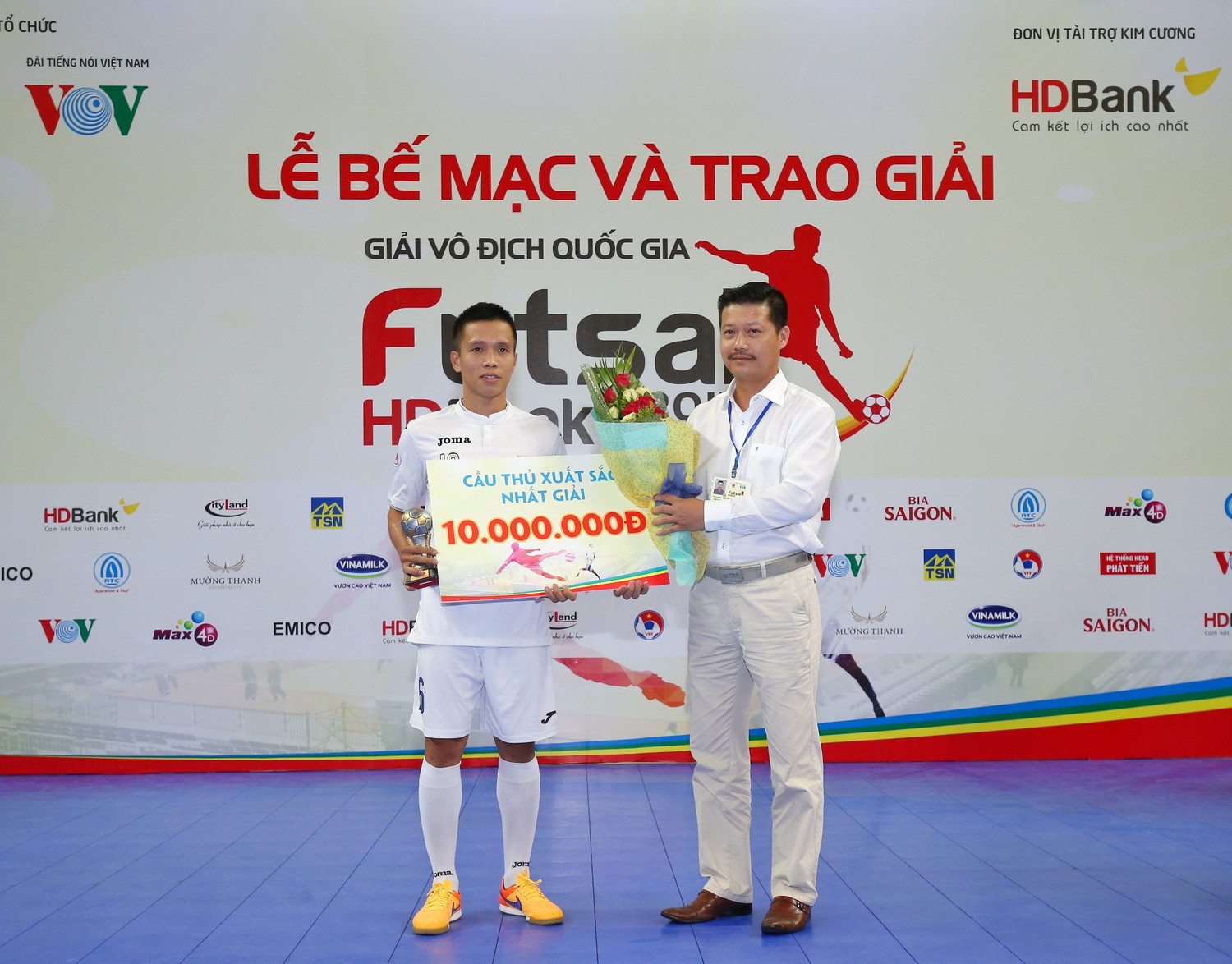 Cầu thủ xuất sắc nhất giải thuộc về Phạm Đức Hòa (Thái Sơn Nam).