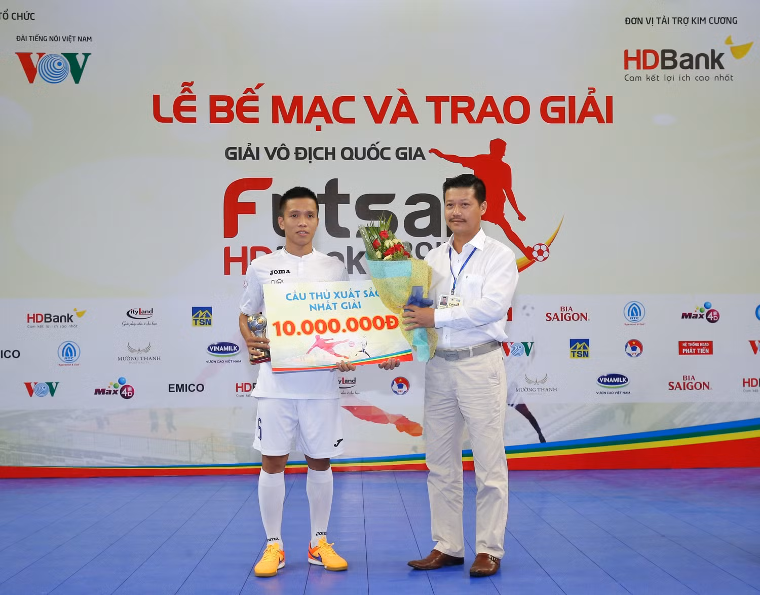 Cầu thủ xuất sắc nhất giải thuộc về Phạm Đức Hòa (Thái Sơn Nam). Cầu thủ xuất sắc nhất giải thuộc về Phạm Đức Hòa (Thái Sơn Nam).