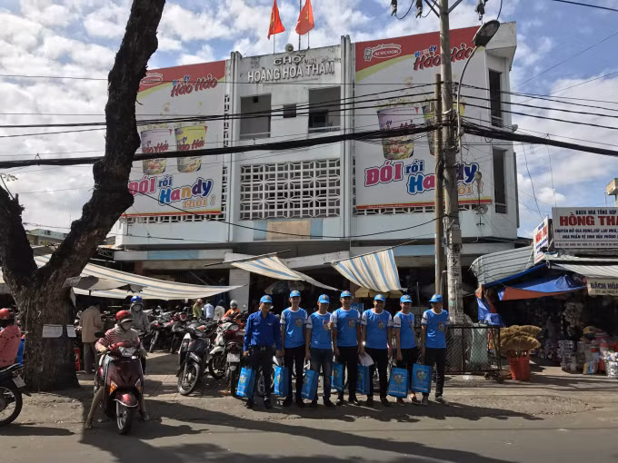 Chiến dịch "Thực phẩm sạch - Sức khoẻ Việt" tiếp tục tuyên truyền tại chợ Hoàng Hoa Thám quận Tân Bình - Thành phố Hồ Chí Minh. Chiến dịch "Thực phẩm sạch - Sức khoẻ Việt" tiếp tục tuyên truyền tại chợ Hoàng Hoa Thám quận Tân Bình - Thành phố Hồ Chí Minh.