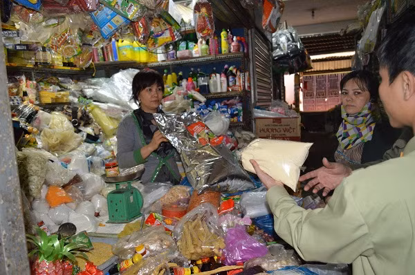 Hạt nêm không nhãn mác, không nguồn gốc xuất xứ được bán với giá rất rẻ.