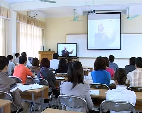 Thực tế chất lượng đào tạo hệ từ xa không mang tính thực chất. (Ảnh: Báo Quảng Ninh) Thực tế chất lượng đào tạo hệ từ xa không mang tính thực chất. (Ảnh: Báo Quảng Ninh)