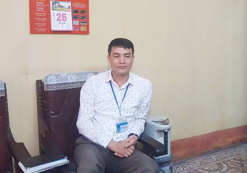 Ông Nguyễn Hoàng Gia – Phó Chủ tịch Ủy ban nhân dân xã Văn Môn cho rằng: Công ty Vạn Lợi hoạt động gây ô nhiễm là ngoài tầm kiểm soát của chính quyền địa phương. Ông Nguyễn Hoàng Gia – Phó Chủ tịch Ủy ban nhân dân xã Văn Môn cho rằng: Công ty Vạn Lợi hoạt động gây ô nhiễm là ngoài tầm kiểm soát của chính quyền địa phương.