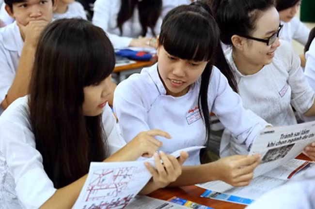 Học sinh thường kêu ca học Triết hoc rất nhàm chán. Vậy lý do chính là gì? (Ảnh: Vtv.vn)