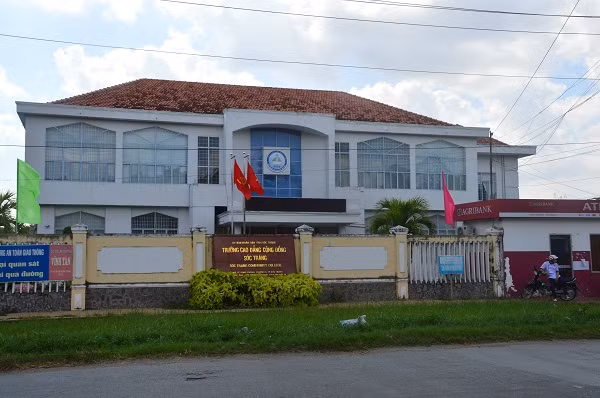 Trường Cao đẳng cộng đồng Sóc Trăng.