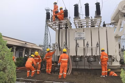 Khoảng 17 giờ ngày 9/8/2017, Tổng công ty Điện lực miền Bắc đã khôi phục, đóng điện trạm biến áp 110kV Yên Bình 2,