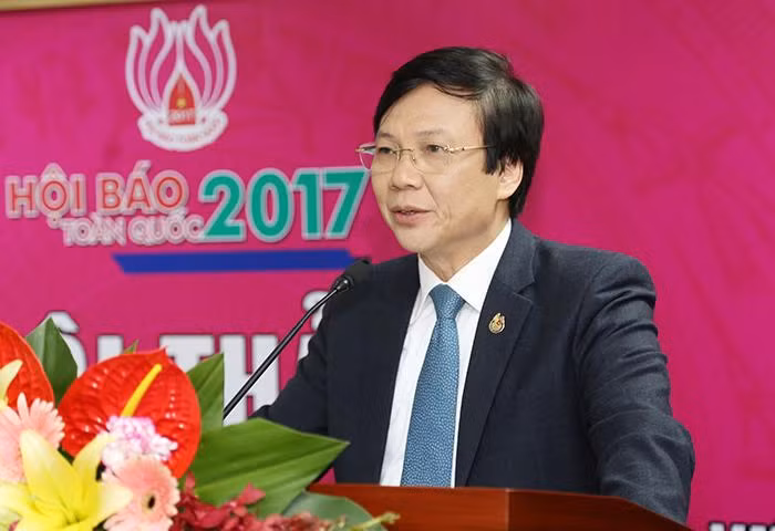 Nhà báo Hồ Quang Lợi - Phó Chủ tịch Thường trực Hội Nhà báo Việt Nam phát biểu khai mạc Hội thảo.