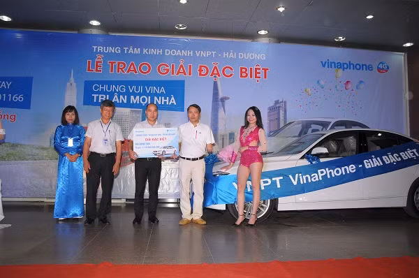 Lễ trao giải đặc biệt cho khách hàng Nguyễn Trọng Lịch, đến từ Hải Dương, mã dự thưởng 0003291353.