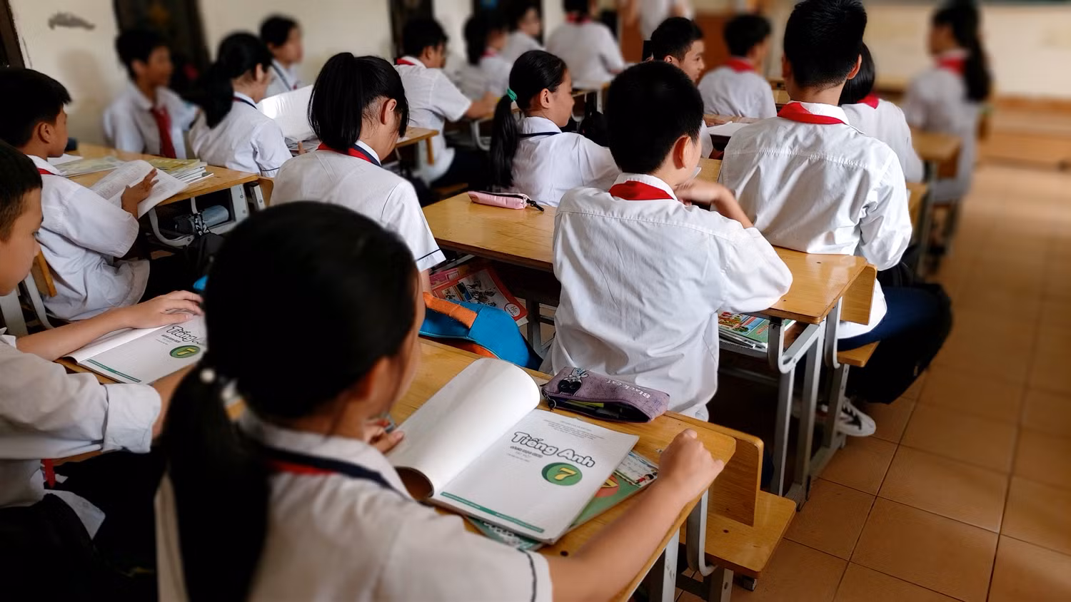 Các em học sinh không được học tiếng Anh tại trường vì thiếu giáo viên (Ảnh: Lã Tiến) Các em học sinh không được học tiếng Anh tại trường vì thiếu giáo viên (Ảnh: Lã Tiến)