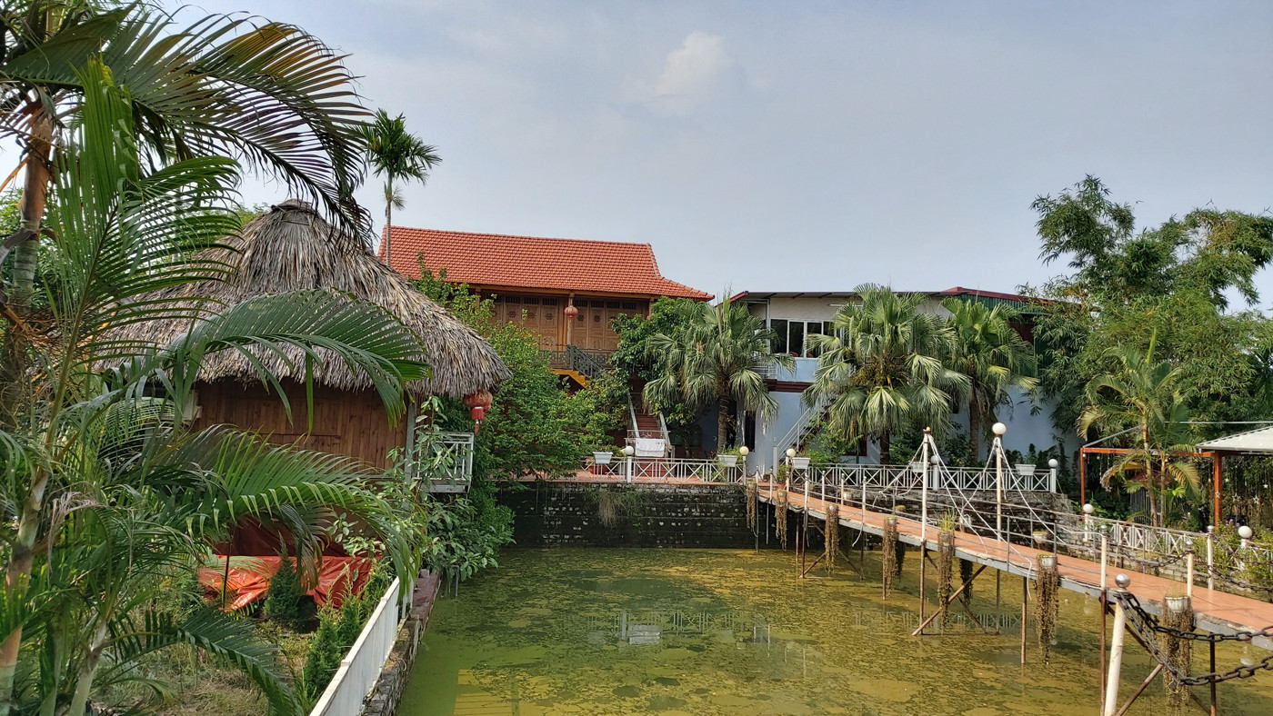 Công trình nhà ở của ông Nguyễn Quốc Bảo xây dựng ngay sát chân đê sông Cấm (Ảnh: Lã Tiến) Công trình nhà ở của ông Nguyễn Quốc Bảo xây dựng ngay sát chân đê sông Cấm (Ảnh: Lã Tiến)