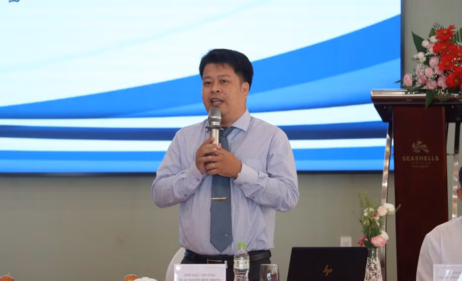 thầy khang.jpg