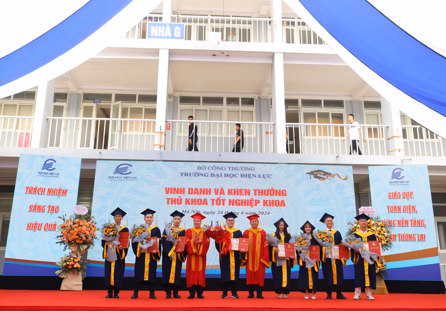 Thủ khoa.JPG