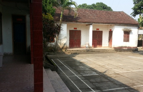 Ngày 29/12/2014 mặc dù chỉ mới hơn 10 giờ 30 nhưng các phòng, ban của UBND xã Thanh Lâm, huyện Thanh Chương đã "cửa đóng then cài" không có cán bộ làm việc Ngày 29/12/2014 mặc dù chỉ mới hơn 10 giờ 30 nhưng các phòng, ban của UBND xã Thanh Lâm, huyện Thanh Chương đã "cửa đóng then cài" không có cán bộ làm việc