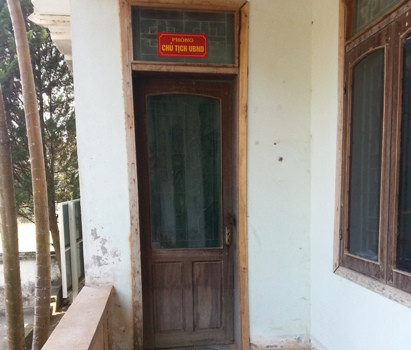 Ngay cả phòng Chủ tịch xã Thanh Lâm cũng đã khóa cửa từ bao giờ khi giờ làm việc vẫn còn Ngay cả phòng Chủ tịch xã Thanh Lâm cũng đã khóa cửa từ bao giờ khi giờ làm việc vẫn còn
