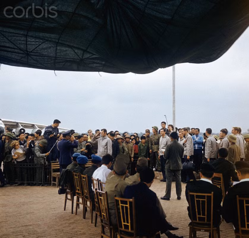 116 tù binh Mỹ gồm phi công và binh lính được trao trả cho phía Mỹ vào ngày 12/2/1973.
