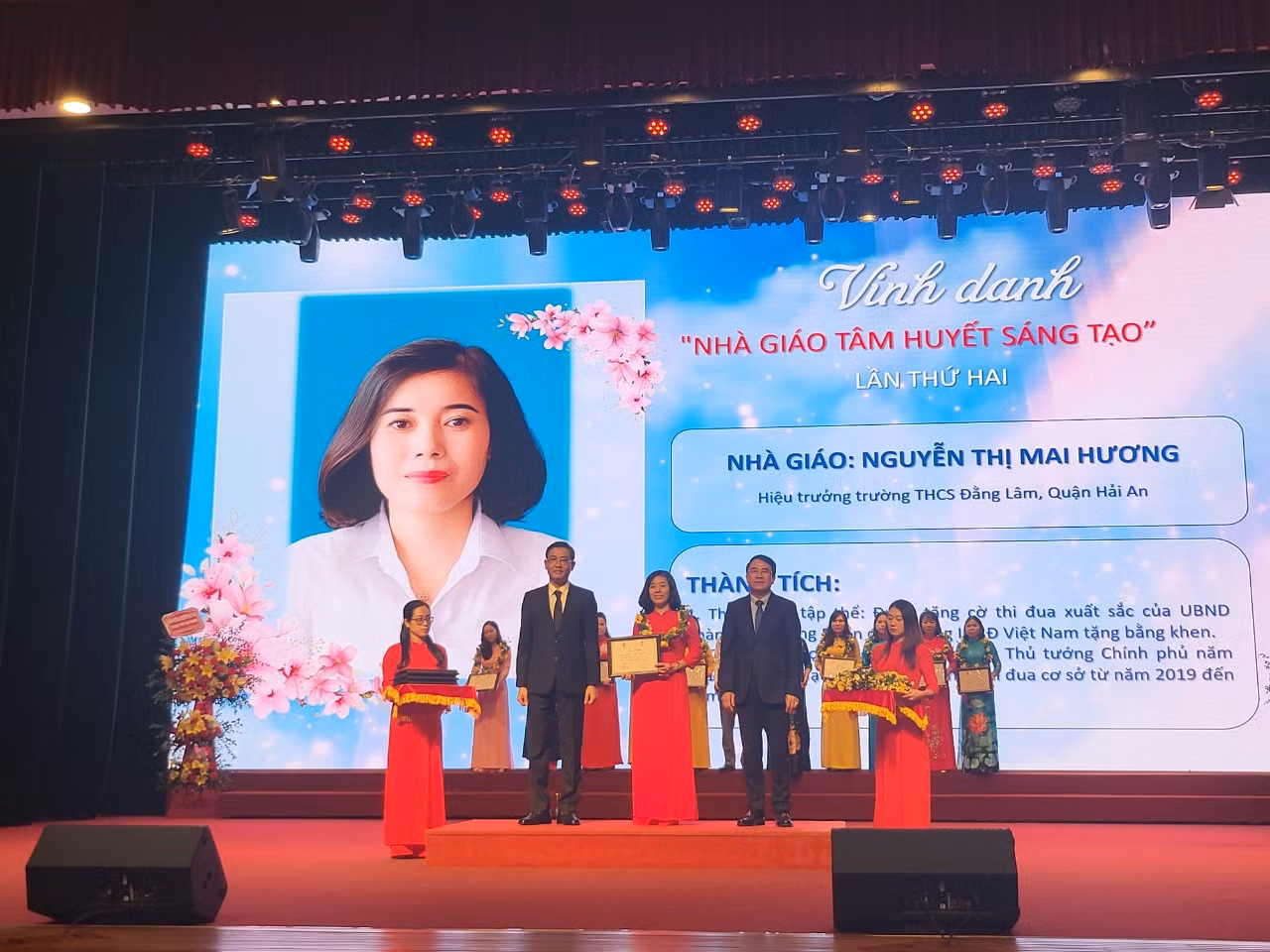 Cô giáo Nguyễn Thị Mai Hương đã 2 lần được vinh danh "Nhà giáo tâm huyết, sáng tạo" (Ảnh: Diệu Anh)