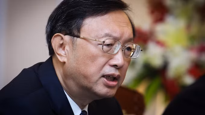 Ủy viên Quốc vụ Trung Quốc Dương Khiết Trì, người từng có tuyên bố "Trung Quốc là nước lớn" ở Hà Nội năm 2010 khi còn là Bộ trưởng Ngoại giao.