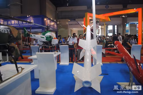 Mô hình "bia bay" không người lái S-400 của Trung Quốc (nguồn báo Phượng Hoàng, Hồng Kông)