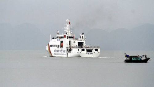 Tàu kiểm ngư KN 781 - tàu kiểm ngư lớn nhất Việt Nam vừa được đưa vào hoạt động để bảo vệ chủ quyền biển đảo. Việt Nam sẽ chế tạo thêm nhiều tàu chấp pháp hiện đại nữa để kiên quyết đuổi giàn khoan 981, tàu chiến, tàu hải cảnh... của Chính phủ Trung Quốc ra khỏi vùng biển chủ quyền của Việt Nam (Hình ảnh: nguồn mạng sina Trung Quốc)