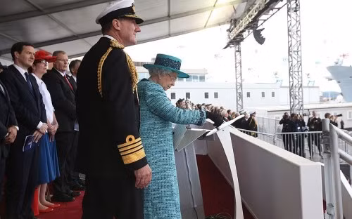 Ngày 4 tháng 7 năm 2014, Nữ hoàng Anh tham gia lễ hạ thủy tàu sân bay Nữ hoàng Elizabeth