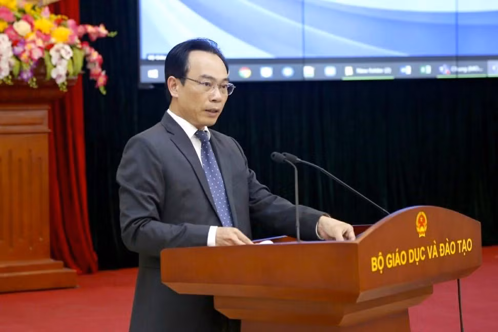 Thứ trưởng Bộ Giáo dục và Đào Hoàng Minh Sơn phát biểu tại Hội nghị. (Ảnh: Hoài Ân)