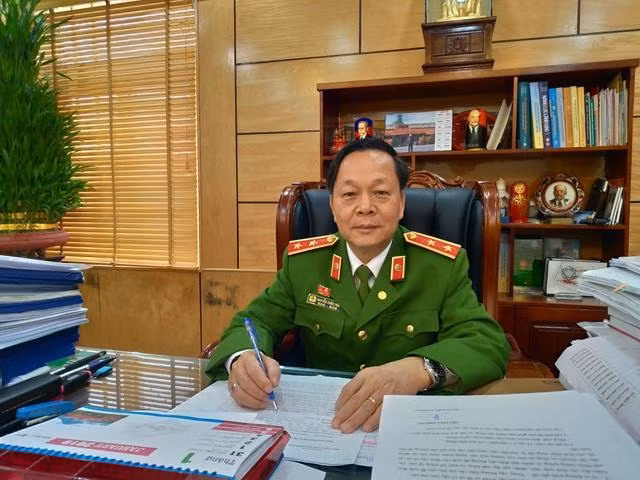 Theo Trung tướng, Giáo sư Nguyễn Xuân Yêm, việc công nhận chức danh Giáo sư, Phó Giáo sư ở Việt Nam bên cạnh ưu điểm, thành tích vẫn còn những “hạt sạn”. (Ảnh: Nhân vật cung cấp) Theo Trung tướng, Giáo sư Nguyễn Xuân Yêm, việc công nhận chức danh Giáo sư, Phó Giáo sư ở Việt Nam bên cạnh ưu điểm, thành tích vẫn còn những “hạt sạn”. (Ảnh: Nhân vật cung cấp)