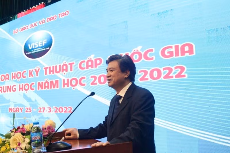 Thứ trưởng Bộ Giáo dục và Đào tạo Nguyễn Hữu Độ phát biểu tại Lễ Khai mạc. (Ảnh: Bộ Giáo dục và Đào tạo)