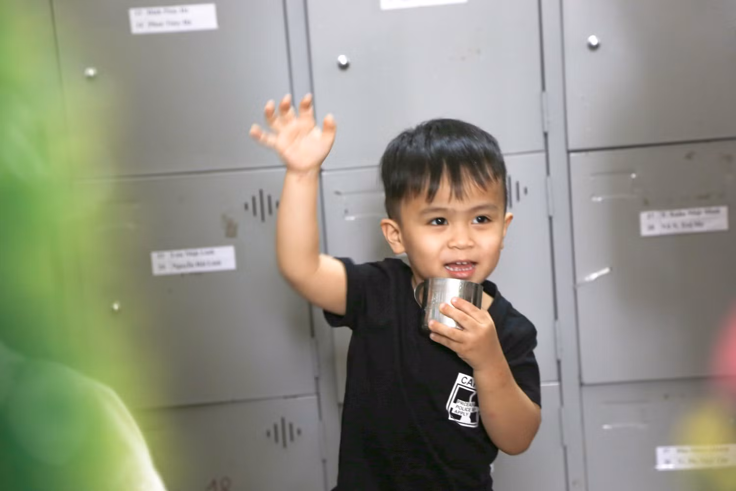 Đây cũng là lần đầu đến trường của các em lớp 3 tuổi.
